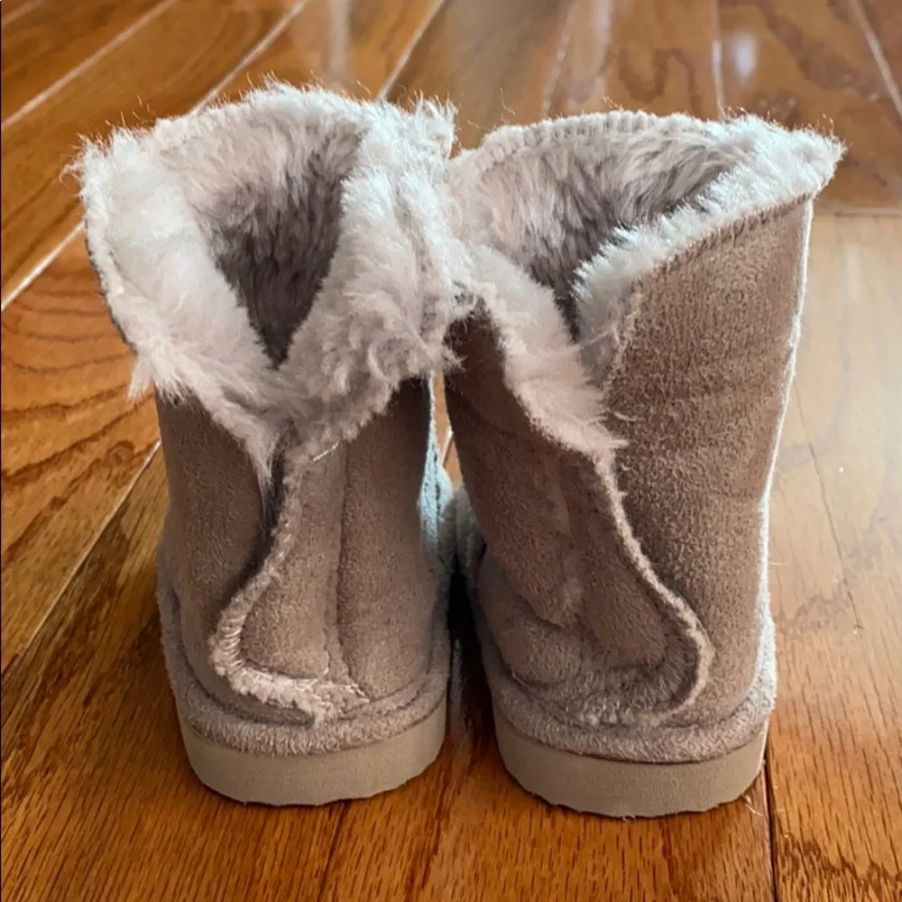 Baby girl fur lined boots